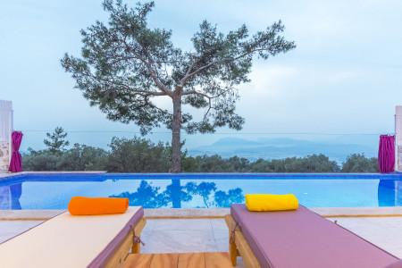 Villa Alaca, Doğa İçerisinde, Jakuzili Lüks Villa 2