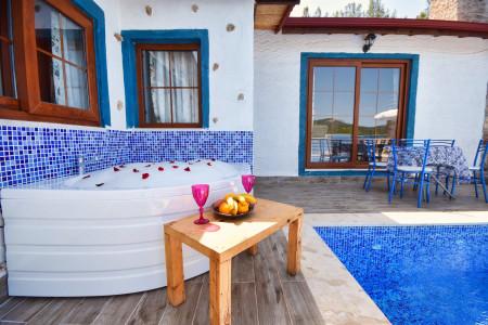Villa Karya-2, Doğa İçerisinde, Jakuzili Lüks Villa 1