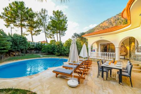 Villa Hanımeli, Dalaman'da Muhafazakar, Geniş Havuzlu Villa 3