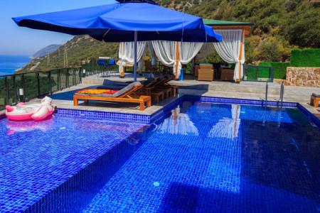 Villa Verona, Deniz Manzaralı, Korunaklı Havuzlu Lüks Villa 2