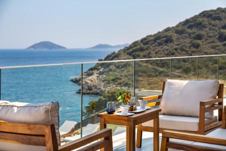 Villa Yerdeniz-1, Denize sıfır, kendine ait plajı olan, deniz manzaralı ve 6 Odalı 3