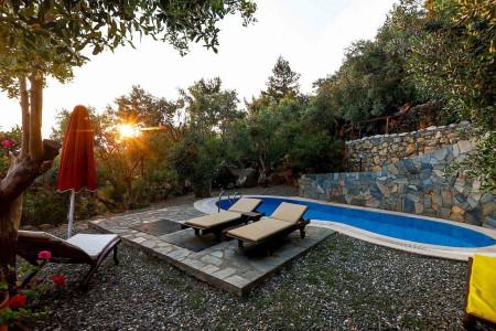Villa Petek-2. Gökova Bölgesinde,  Havuzu Korunaklı, Tek Odalı 2