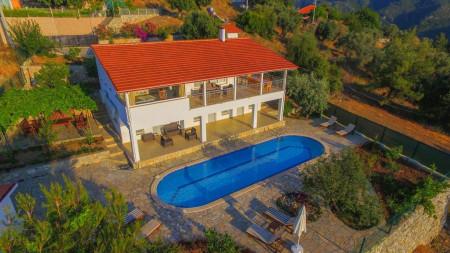 Villa Bofo, Jakuzili, Korunaklı Havuzlu, Göl Manzaralı Lüks Villa 3