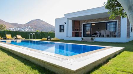 Villa Turgutreis, 3 Odalı Özel Havuz ve Bahçeli Denize Yakın Kiralık Yazlık Villa 1