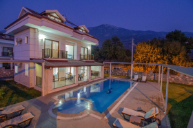 Villa Lavinya-1, Fethiye Bölgesinde, Merkezi konumda ve 4 Odalı 3