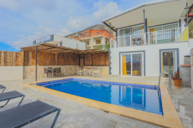Villa Remar-1, Korunaklı Havuzlu, Deniz Manzaralı Jakuzili Villa 1