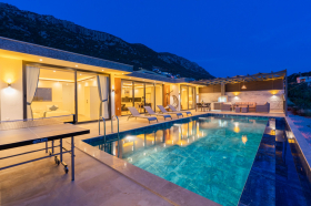 Villa Şeniz-1, Deniz Manzaralı, Saunalı, Havuzlu Lüks Villa 1