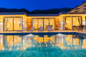 Villa Şeniz-1, Deniz Manzaralı, Saunalı, Havuzlu Lüks Villa 3