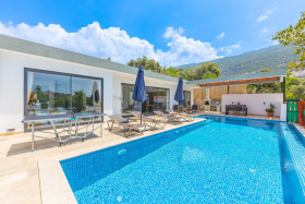 Villa Feniks-3, Deniz Manzaralı, 2 Odalı ve Havuzlu Villa 1