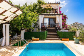 Villa Zeytin, Muhteşem Manzaralı, Korunaklı Havuzlu Villa 1