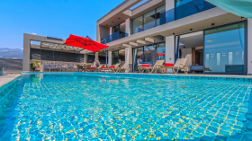 Villa Albertina-2, Hamam, Sauna ve Kapalı Havuzlu Villa 1