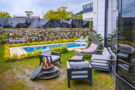 Villa Kadim-1, Sapanca'da, Jakuzi ve Isıtmalı Havuzlu, Göl Manzaralı, Korunaklı Lüks Villa 3
