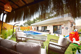 Villa Feraset, Muhteşem Manzaralı, Korunaklı Havuzlu Villa 1