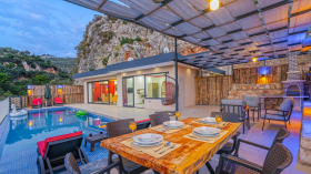 Villa Pent, Kalkan Bölgesinde, 2 Odalı, Deniz Manzaralı, Muhafazakar, Balayı Villası 2