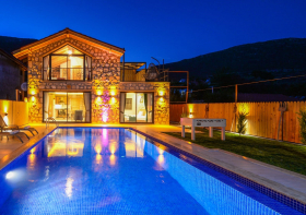 Villa İygi, Kalkan`da, Jakuzili ve Korunaklı Havuzlu 2