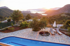 Villa Tual, Jakuzili, Korunaklı Havuzlu, Göl Manzaralı Lüks Villa 1