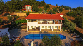 Villa Tual, Jakuzili, Korunaklı Havuzlu, Göl Manzaralı Lüks Villa 3