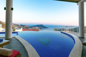 Villa Yegah, Korunaklı Havuzlu, Site İçerisinde, Manzaralı Villa 3
