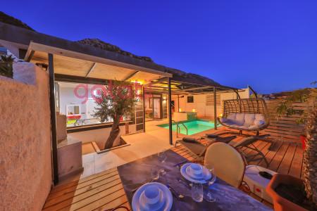 Villa Han, Korunaklı Yüzme Havuzlu, Jakuzili, Manzaralı Villa 1