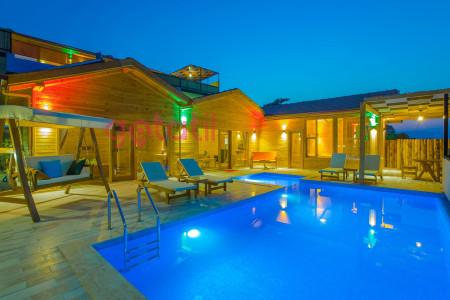 Villa Dora-1, Kapalı ve Isıtmalı Havuzlu, Jakuzili Lüks Villa 1