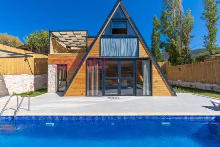 Villa Helin-1, Jakuzili, Doğa İçinde, Geniş Havuzlu Lüks Villa 2