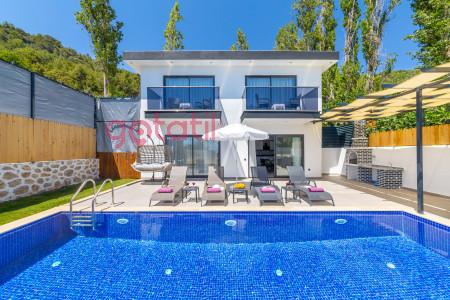 Villa Özgül, Korunaklı Havuzlu, Manzaralı Muhteşem Villa 1
