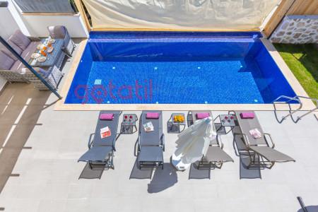 Villa Özgül, Korunaklı Havuzlu, Manzaralı Muhteşem Villa 2