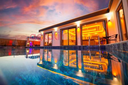 Villa Bedu, Geniş Havuzlu, Doğa İçerisinde Beş kişilik Jakuzili Muhafazakar Villa 1