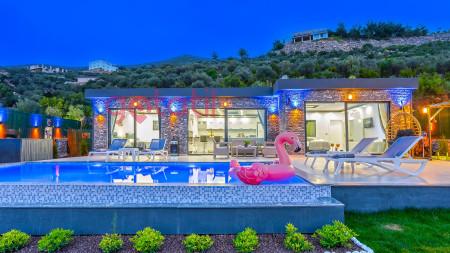 Villa Kadans, Dört Kişilik, Jakuzili, Korunaklı Villa 1