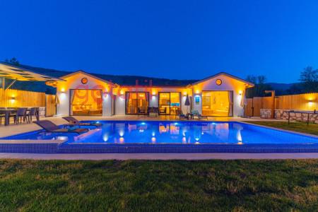 Villa Despina, İki Odalı, 5 Kişilik, Korunaklı Havuzlu, Jakuzili Villa 1
