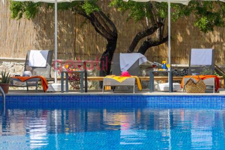 Villa Karan, Korunaklı, Geniş Havuzlu, 4 Yatak Odalı Tatil Villası 1