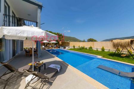 Villa Karan, Korunaklı, Geniş Havuzlu, 4 Yatak Odalı Tatil Villası 2