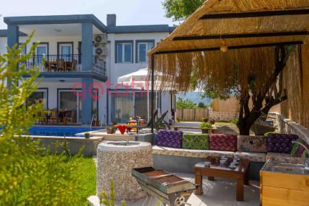 Villa Karan, Korunaklı, Geniş Havuzlu, 4 Yatak Odalı Tatil Villası 3