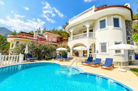 Villa Kuzey, Geniş Yüzme Havuzlu, Manzaralı Lüks Villa 2
