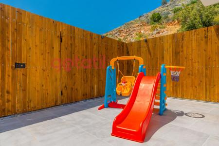 Villa Tuti, Geniş Havuzlu, Doğa İçerisinde Muhafazakar Villa 3