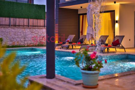 Villa Magnolia, Doğa İçerisinde, Geniş Havuzlu, Jakuzili Lüks Villa 2