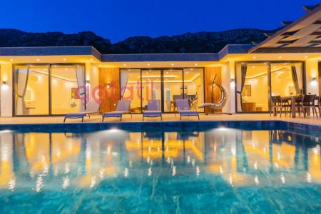 Villa Şeniz-1, Deniz Manzaralı, Saunalı, Havuzlu Lüks Villa 1