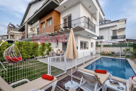 Villa Sarmaş, Fethiye`de 4 Odalı Korunaklı Villa 1