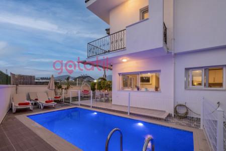 Villa Sarmaş, Fethiye`de 4 Odalı Korunaklı Villa 2