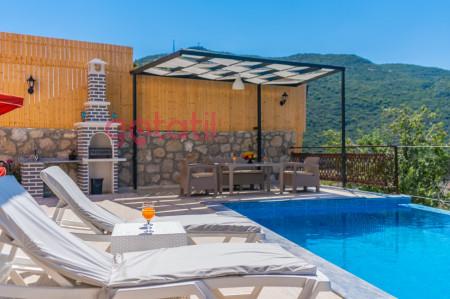 Villa Helino, Doğa İçinde, Geniş Havuzlu Lüks Villa 2