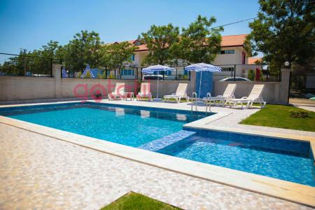 Villa İron-2, Dokuz Kişilik, Geniş Havuzlu, Manzaralı Villa 3