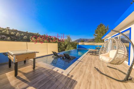 Villa Theo-2, Günbatımı Manzaralı, Korunaklı Havuzlu Villa 2