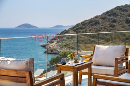 Villa Yerdeniz-1, Denize sıfır, kendine ait plajı olan, deniz manzaralı ve 6 Odalı 3