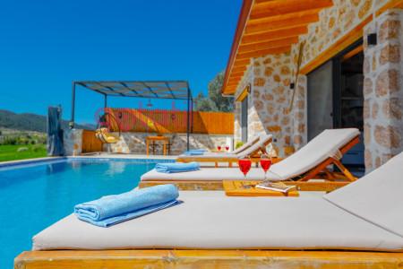 Villa Edis, İki Odalı, Korunaklı Havuzlu Jakuzili Villa 2