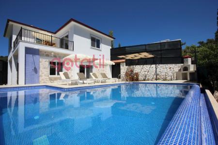 Villa Blue, Deniz Manzaralı, Korunaklı Yüzme Havuzlu, Jakuzili Villa 1