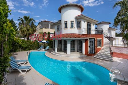 Villa Lirik, Muhafazakar Havuzlu, Denize Yakın Konumda Lüks Villa 1